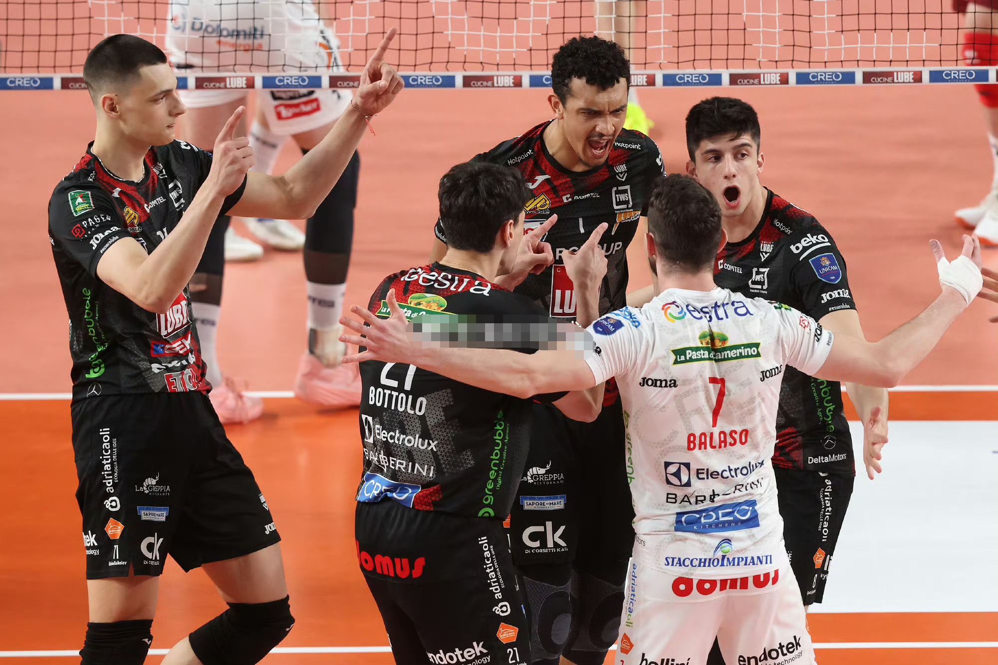 瓦伦西亚迎NBA常规赛关键赛，窗口期门线救险，话题不断，高层口径保持一致